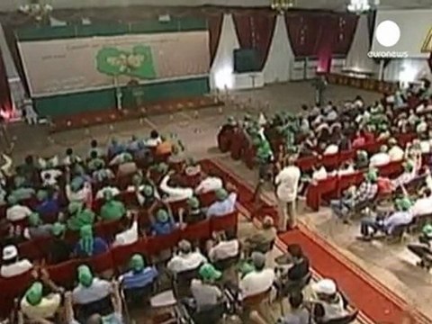 Libia, si combatte a Tripoli. Il regime: nessuna resa