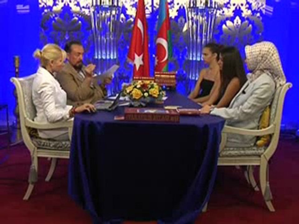 Sn. Adnan Oktar, Hz. Mehdi (as)'ın fiziksel özellikleriyle ilgili yeni hadisleri anlatıyor.