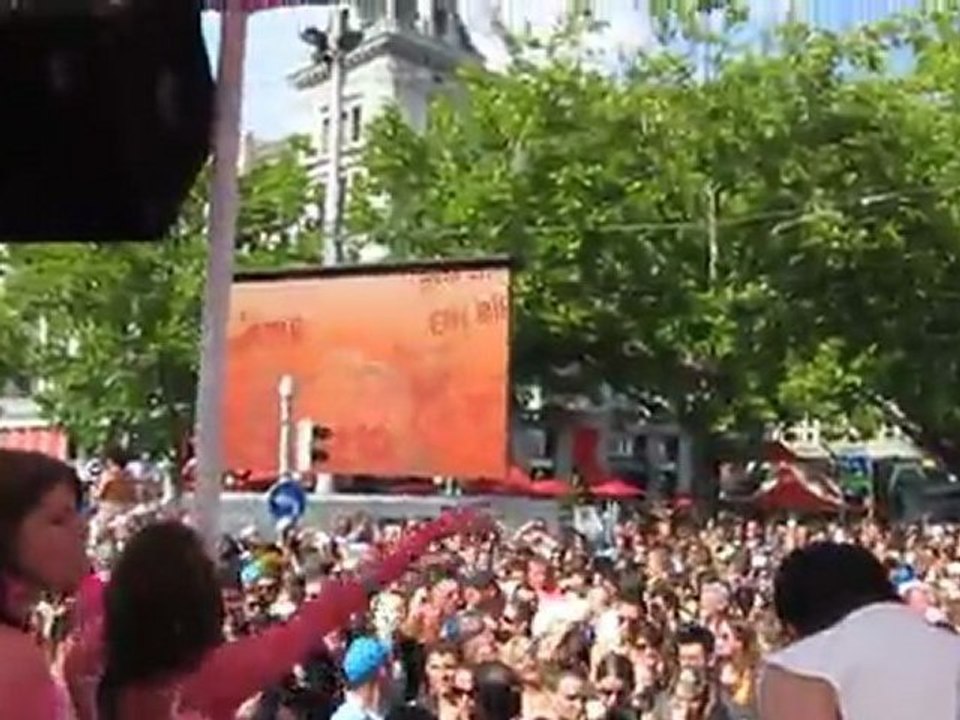 Street Parade 2011 video 2 Think Pink bionics events