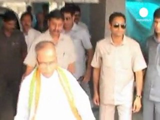 Yolsuzluk eylemcisi Hazare geri adım atmıyor