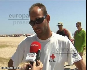 Cruz Roja:"Se siguen bañando pese a la bandera"