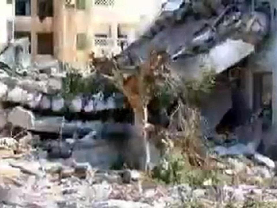 Rebels close in on Tripoli as Gaddafi vows to fight on