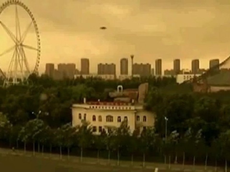 ufo. OVNI survole la ville d Harbin .Chine.28 .07. 2011