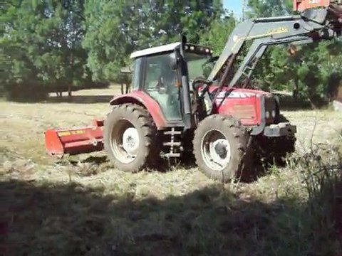Massey Ferguson et broyeur agram