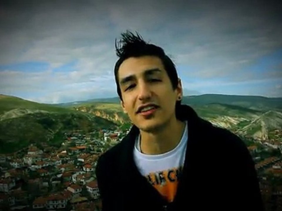 ALPER AYYILDIZ - Küstah Yağmurlar   Video Klip [HD]