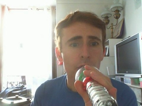 Wiwi égratigne tant pis pour moi