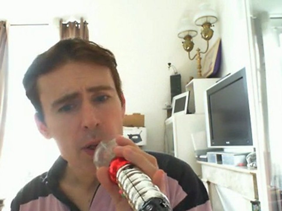 Wiwi égratigne "les barbares"