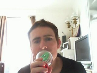 Wiwi égratigne "in Hollywood (everybody is a star)"