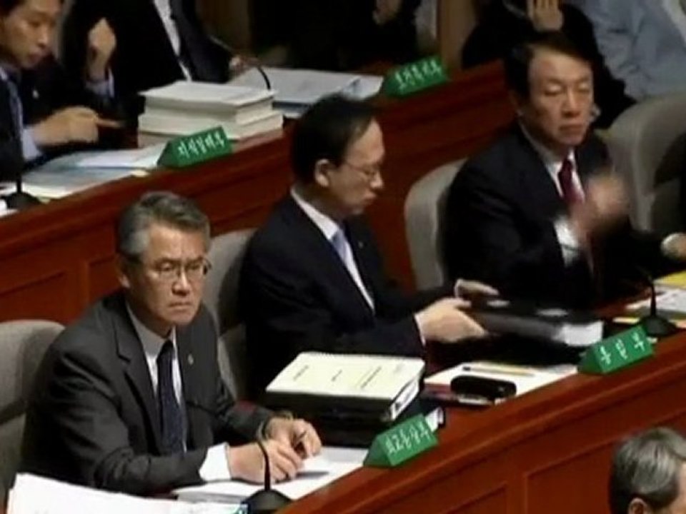 Koreas quarrel over resort