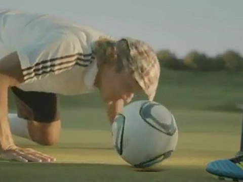 Forlán juega al footgolf con las nuevas adidas adipower predator