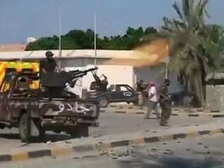 Fierce fighting as rebels storm Gaddafi compound