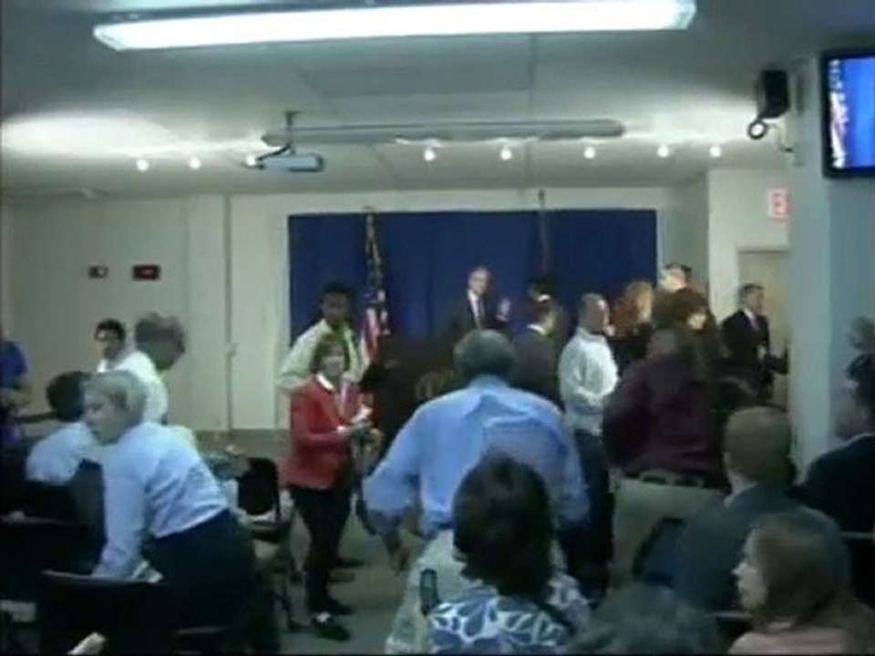 Earthquake Interrupts Strauss-Kahn Press Conference In NY