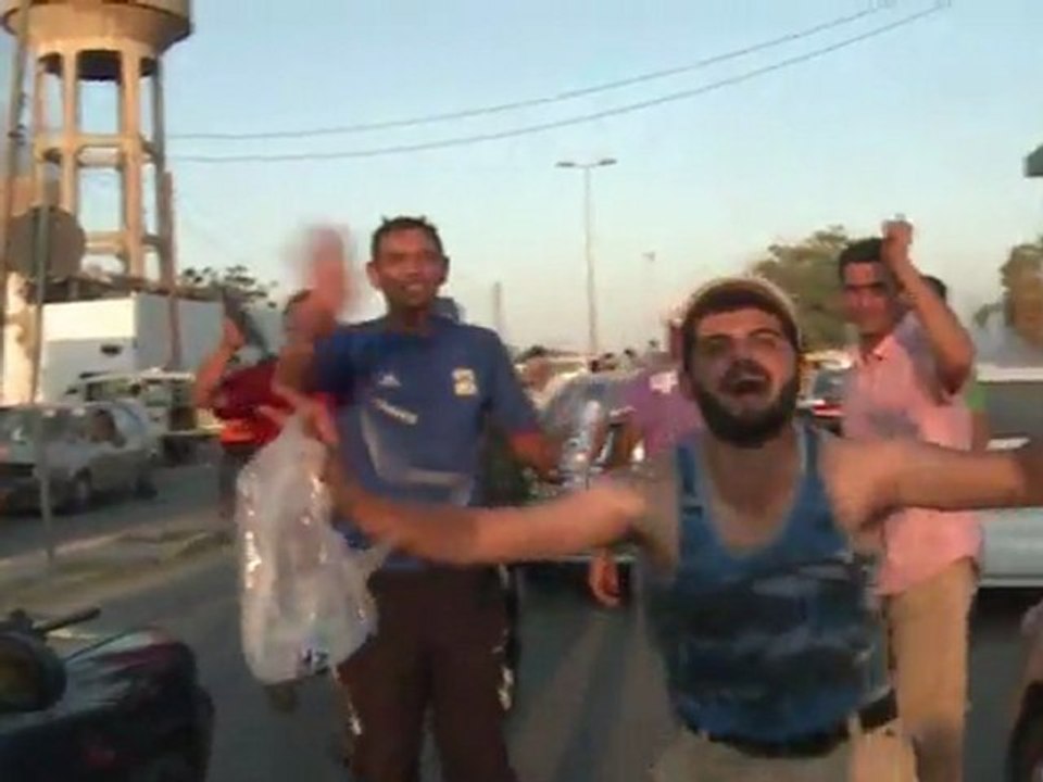 Libye: les rebelles prennent le QG de Kadhafi