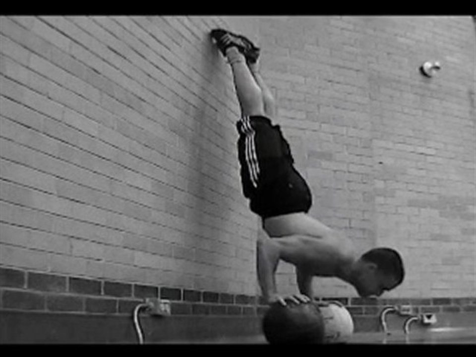 Dominic Lacasse - demo programme d'entraînement mouvement spécifique de force- conditionnement pysique, flexibilité, drapeau humain, planche