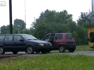 Zug Vs Zwei Autos ..