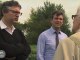 Arnaud Montebourg visite un jardin citoyen en Normandie
