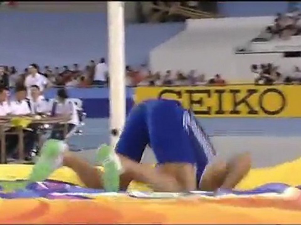 décathlon ChM 2011, Barras passe 1m99 à la hauteur