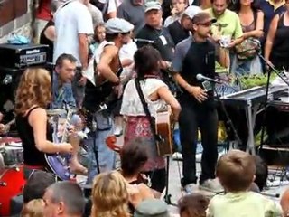 La Cafètera Roja (Off)