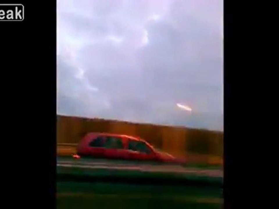 Bis der falschen Seite der Autobahn. Head on crash.