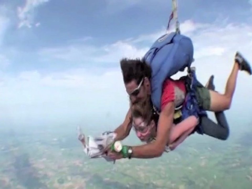 Peut-on lire un hebdo en plein vol ? La Semaine de l'Allier a tenté