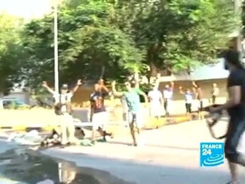 حرب الشوارع متواصلة بين المقاتلين وقوات القذافي