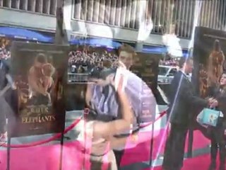 Robert and Kristen NON-STOP KISSING @ the Water for Elephants Premiere