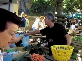 Marché de  Bergerac autour de l'église