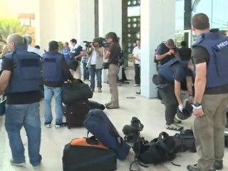 Trapped journalists freed from Tripoli hotel