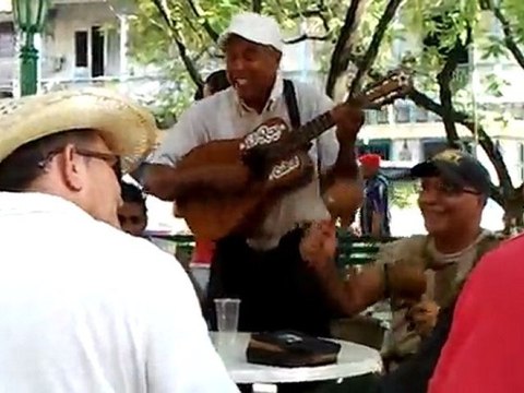 LES SEJOURS SALSA A CUBA AVEC DANSACUBA... dansacuba.com .LA JOIE DE STAGIAIRES AU COTES DES MUSICIENS CUBAINS DANS LES RUES DE SANTIAGO...A DECOUVRIR ABSOLUMENT .....