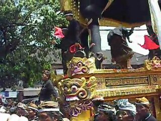 Défilé de crémation à Ubud