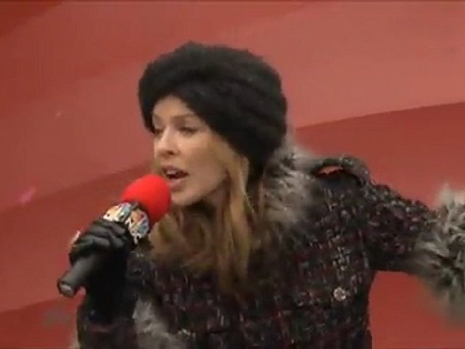 Kylie Minogue Get Outta My Way at NBC Thanks Giving Parade 2010