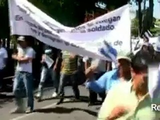 El Salvador refuses to arrest priests' murder suspects