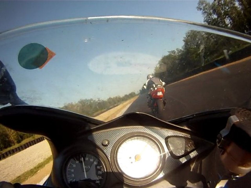 session piste 22.08.11 anneau du rhin suzuki sv650s