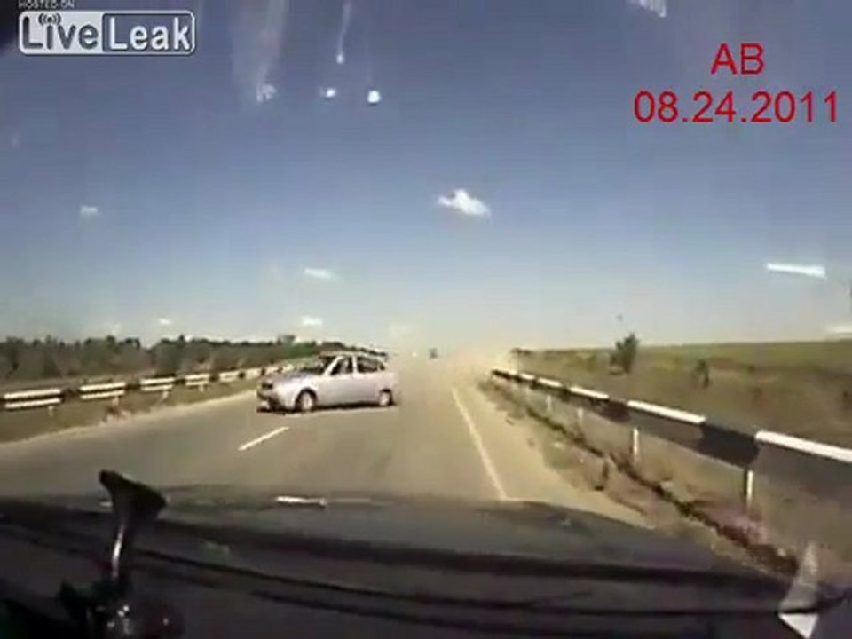 Achtung - Ein Russe kommt nach unten - Crash