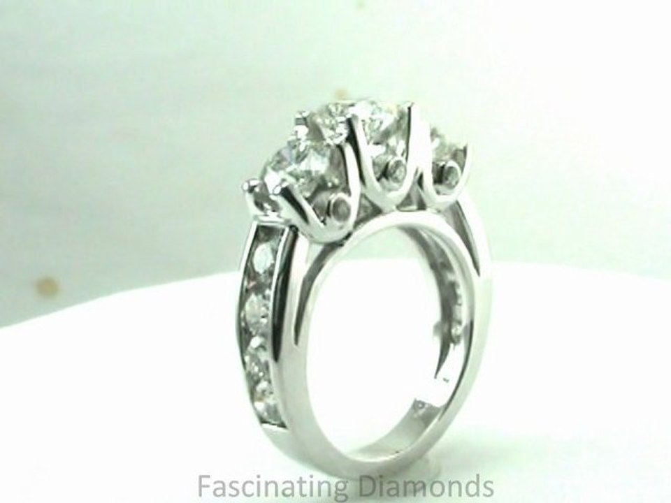 FDENR3026RO  Round Three Stone Diamond Engagement Ring