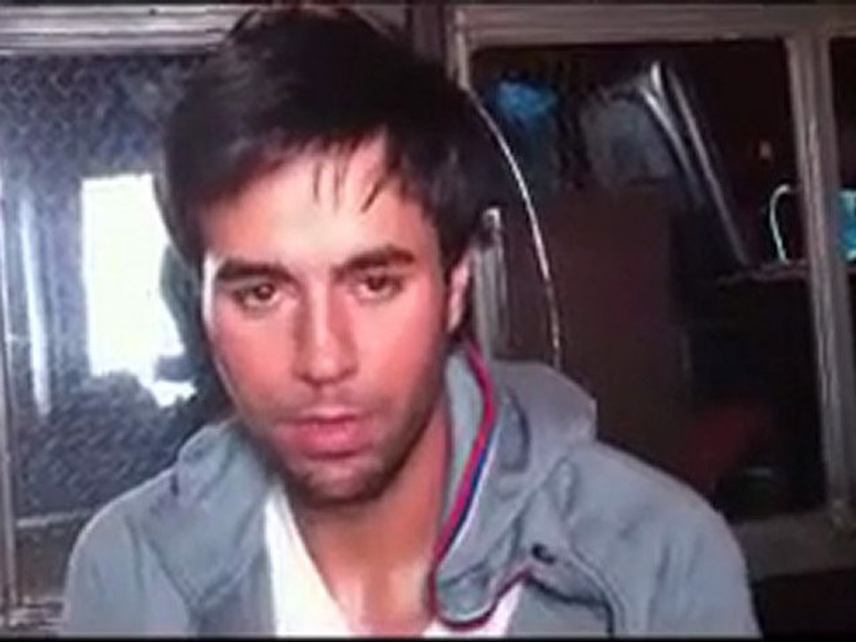 Enrique Iglesias  live at set of tonight video shoot 2010[1]