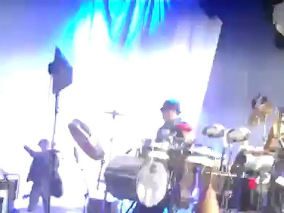 Enrique Iglesias going on stage at SOLD OUT LA show at Gibson Ampitheater