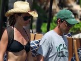 Hilary Swank en bikini, fait monter la température à Kauai