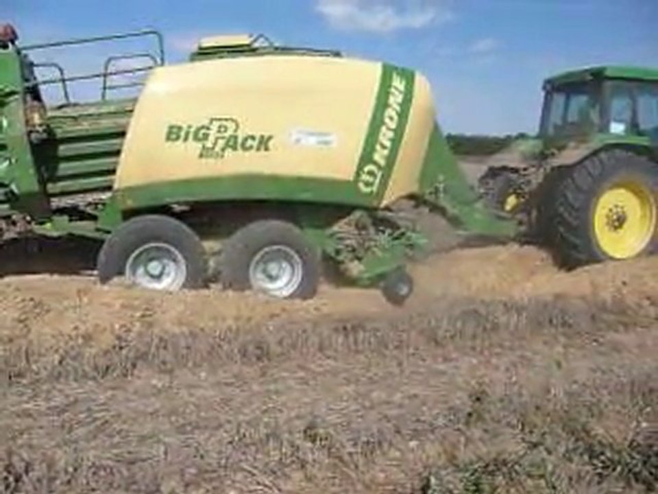 Agri Structures - Pressage de menue paille