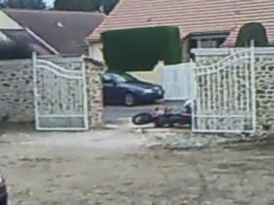 Chute débile en moto !