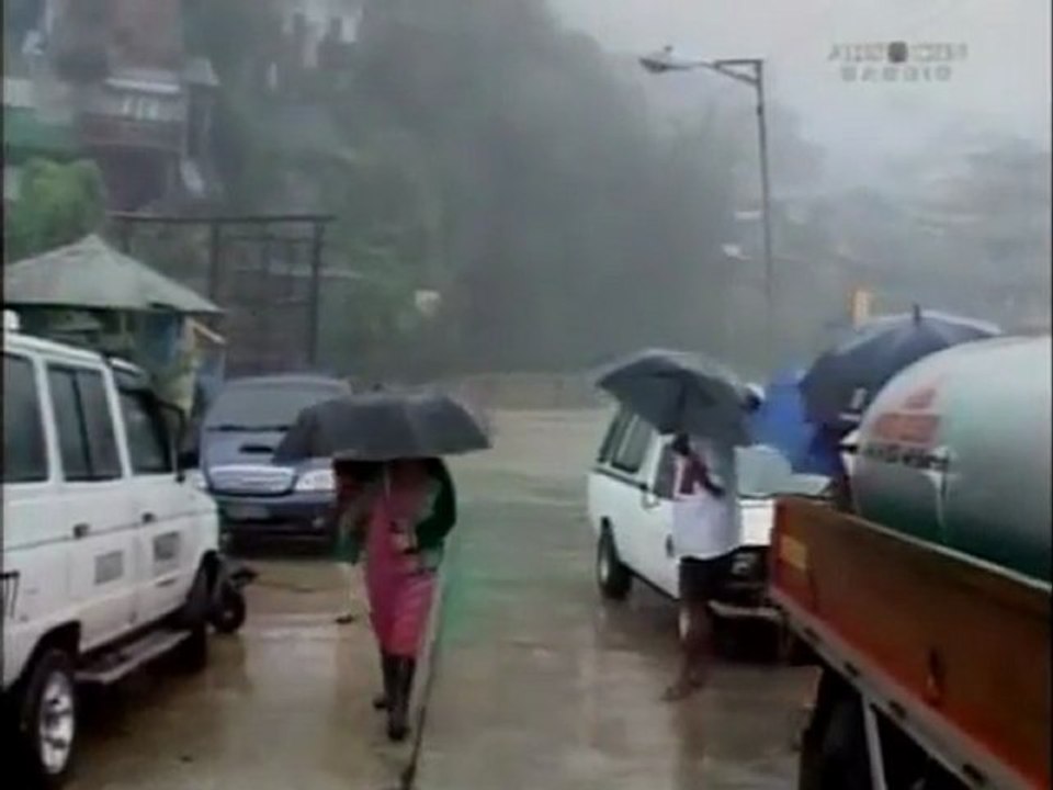 Typhoon batters Philippines