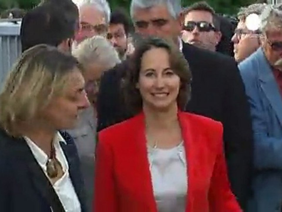 French Socialists gear up for primaries, withou...