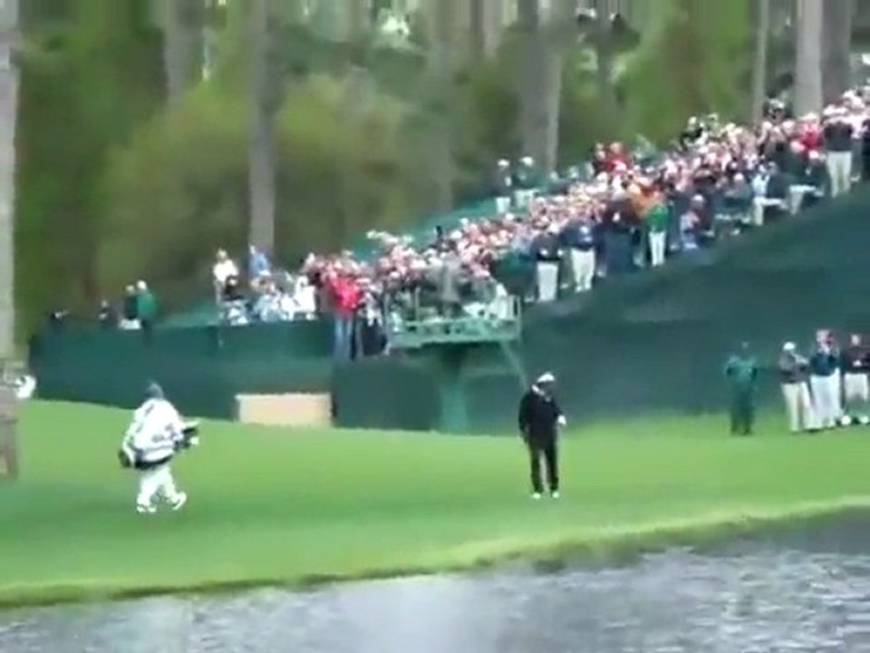Vijay Singh trick shot at Augusta. No big deal