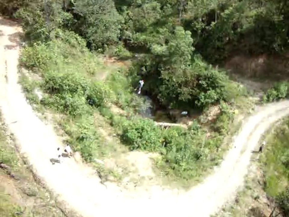 Saut de Tarzan de Mike