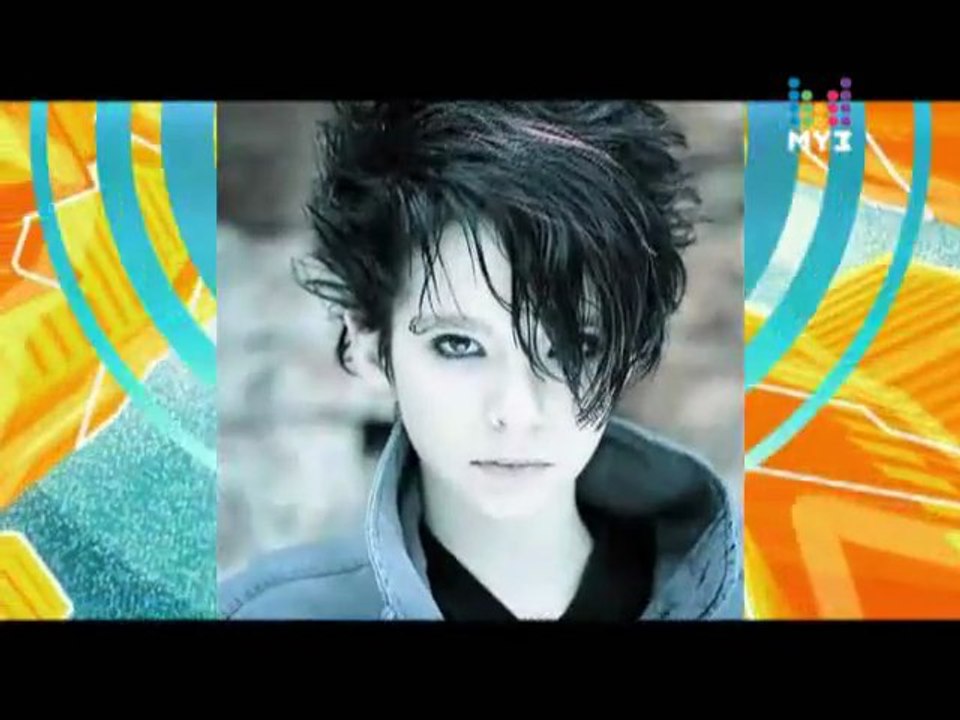 2011.08.23 - MuzTV - Stars light up - narcissistic star