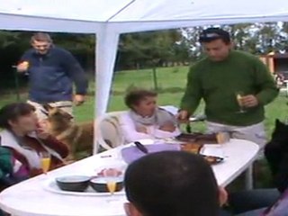 Entre rayons de soleil et averses, le barbecue a tout de même chauffé !!!
