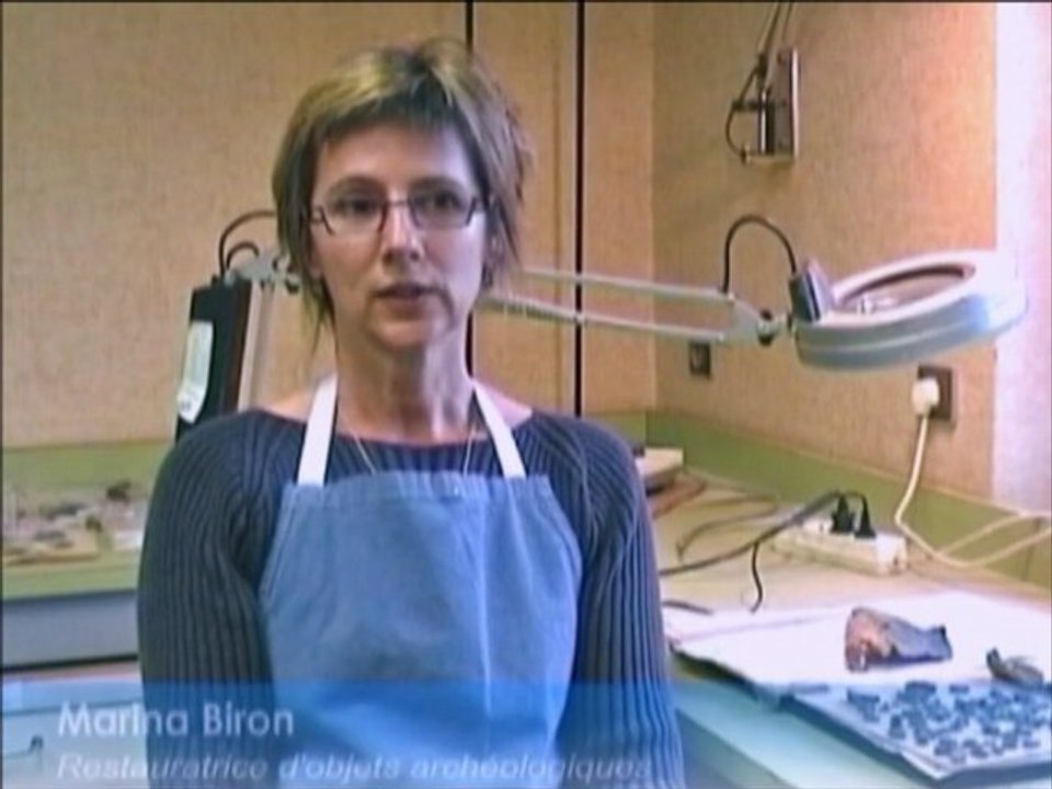 Docu : Conservation et restauration d'objets archéologiques - musée d'Aquitaine - Interview de Marina Biron