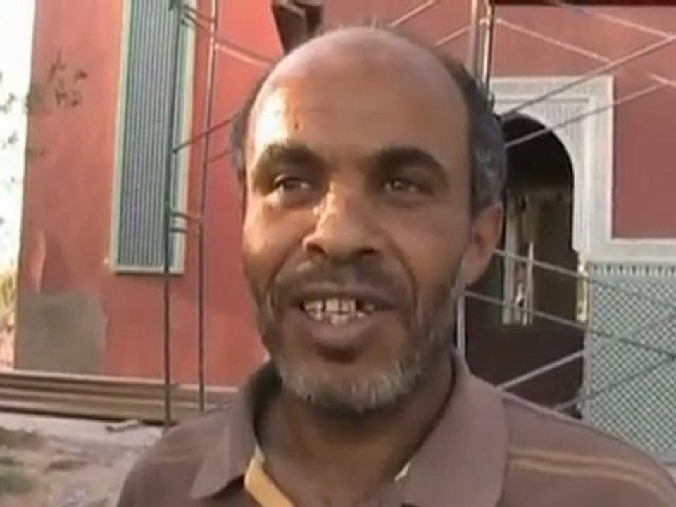 Gaddafi farm looted