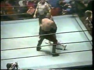Wahoo McDaniel & Buzz Sawyer vs Road Warriors