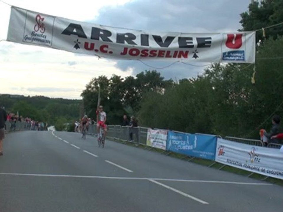 Arrivée des 3ème caté à Josselin